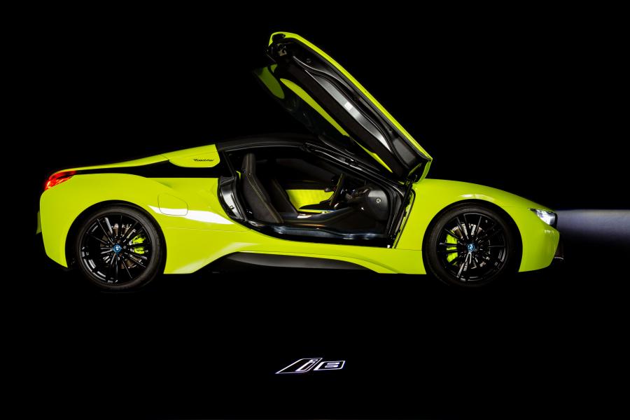  BMW i8 Roadster LimeLight Edition 2019 года  (фото 2 из 19)